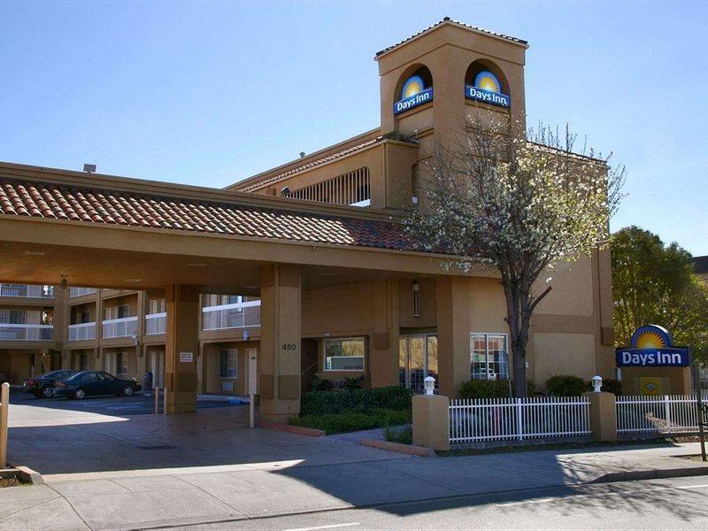 Days Inn By Wyndham Hayward Airport Exterior foto