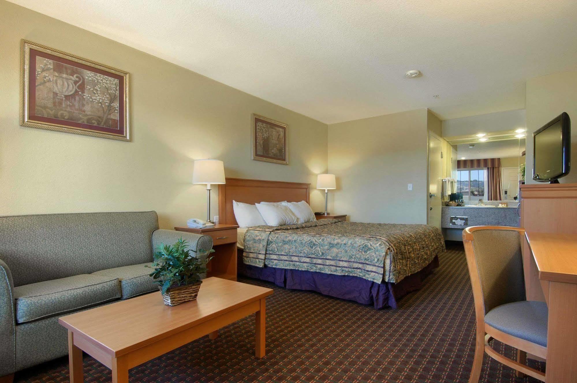 Days Inn By Wyndham Hayward Airport Habitación foto